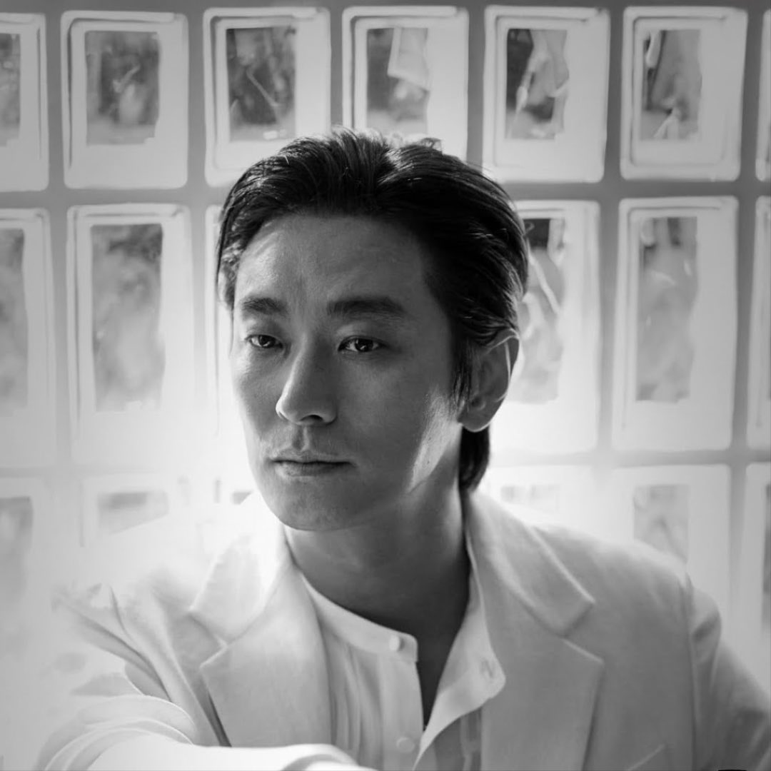 rakaadityaaa_'s tweet image. // Raka Aditya, bapak-bapak (tunggal) yang jiwanya masih muda. Sedang mencari rekan berbincang yang banyak, nilai plus kalau bisa diajak ngobrol a-z di jam random.