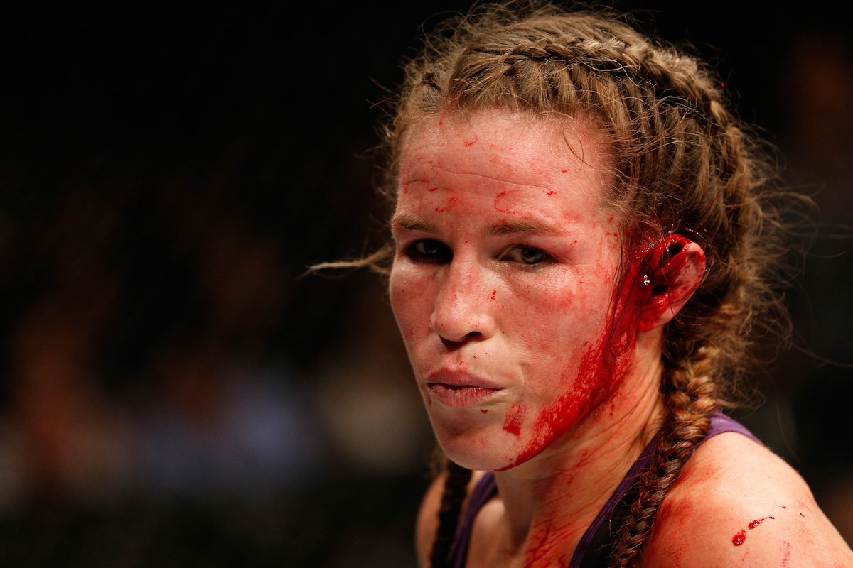 UFCEspanol's tweet photo. Esta noche de Halloween recordamos momentos escalofriantes 🎃💥 

FOTOS: https://t.co/NToLRZb2Ni https://t.co/cbG30hDgx1