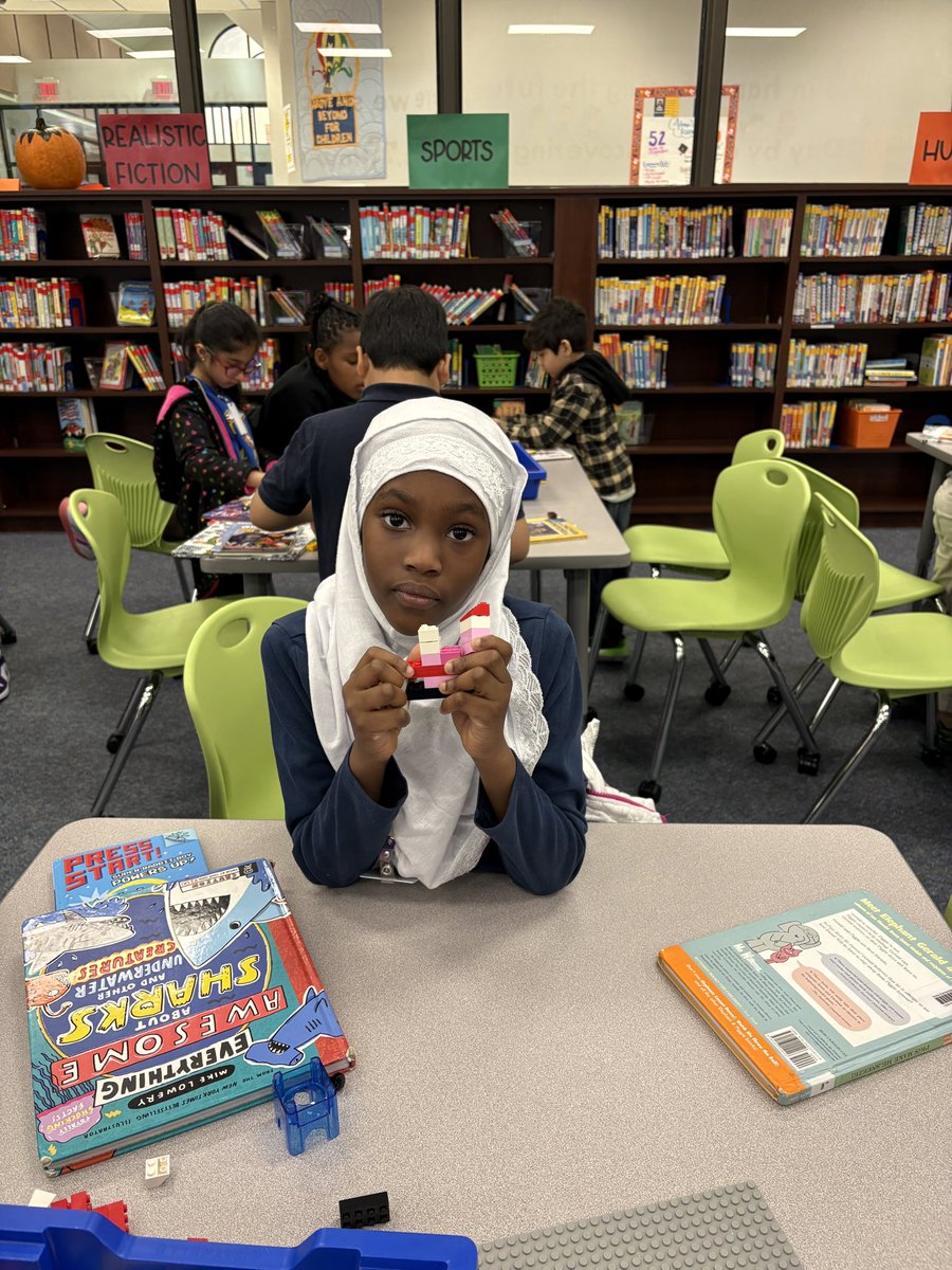 HicksLibrary's tweet image. Our book of the week was about Leila’s quest to bake the perfect monster cake. Our Makerspace challenge was to build a cake or other sweet treat! @HicksTigers @Alief_Libraries