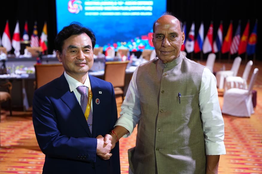 rajnathsingh's tweet photo. It was delight to meet South Korea’s Defence Minister Ahn Gyu-back on the sidelines of ADMM-Plus in Kuala Lumpur. https://t.co/tX2zLgPXTW