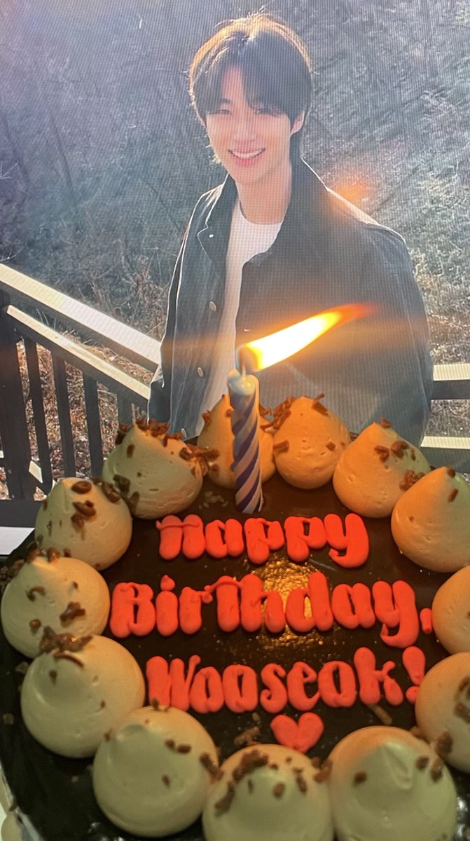 aaroncabatbat_'s tweet photo. Happy Birthday, Wooseok! 🧡🥳🎉 https://t.co/jgPAFyAUi0