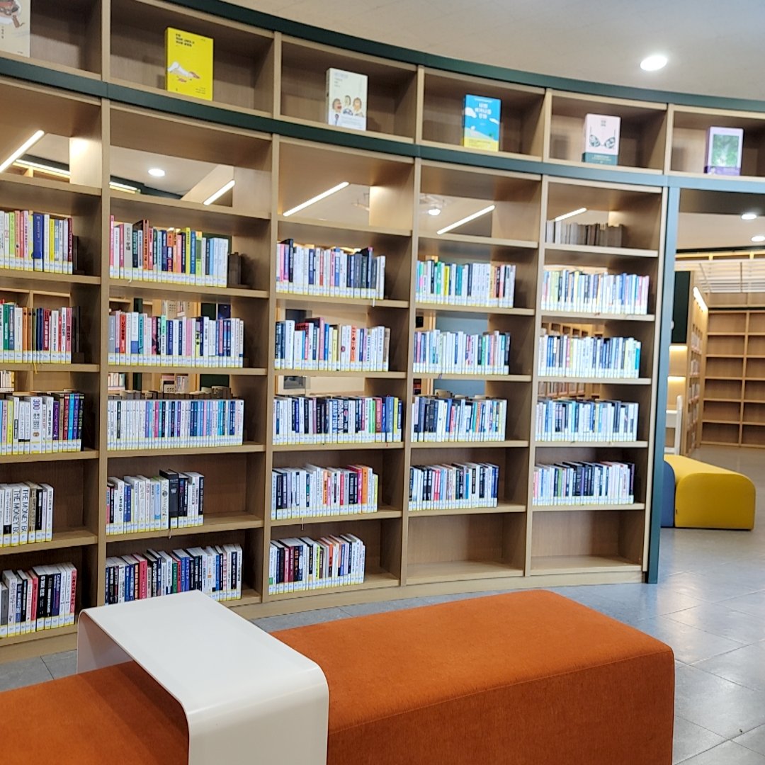 study_potato33's tweet image. 도서관에오다...