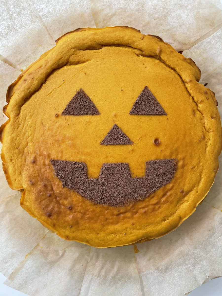 t_keikomiyazaki's tweet photo. もうハロウィン過ぎたけど
かぼちゃケーキ作りました😋🎃
これからliving loop行ってきます‼️
#livingloop
#豊島区 https://t.co/S6UYZxLYtr
