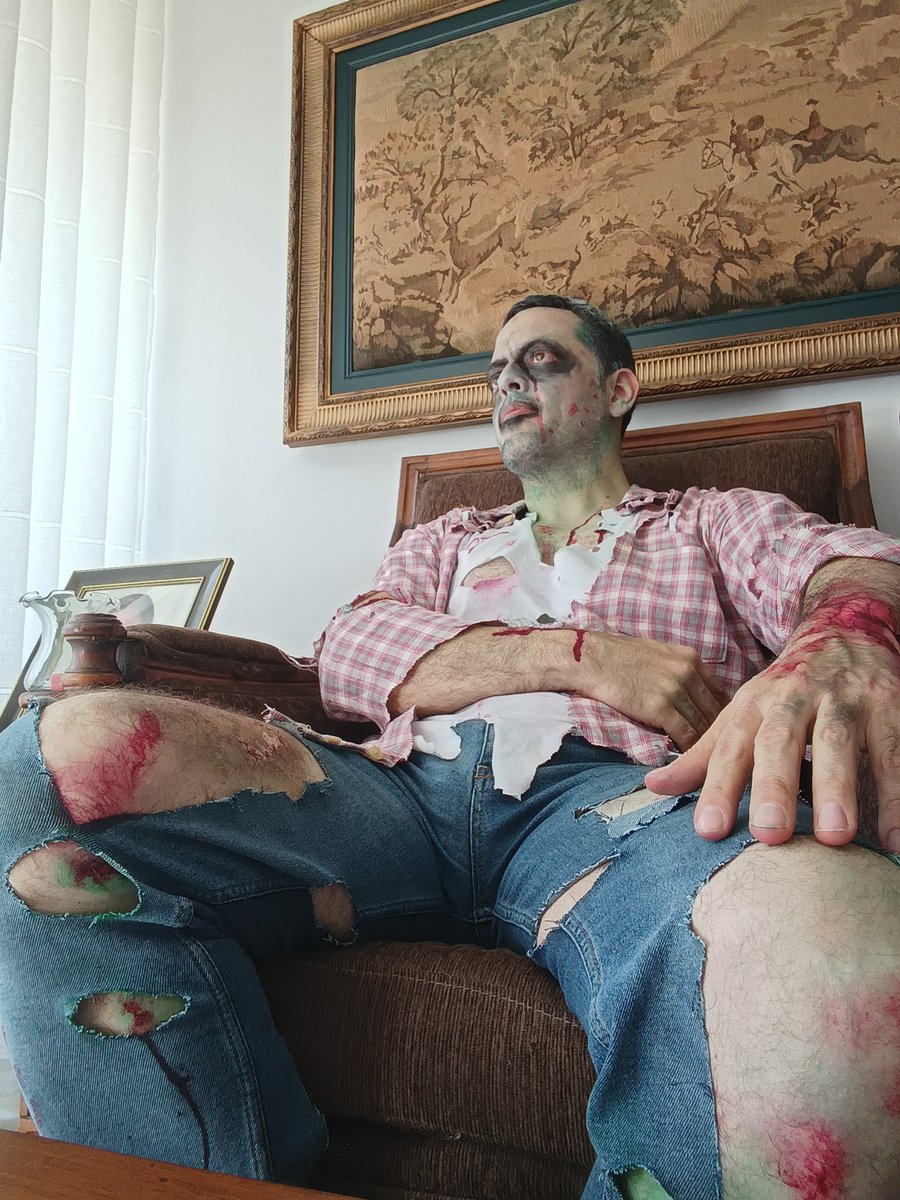 AndyCastano09's tweet photo. Halloween 2025, calentura de zombie...🔥🔥 https://t.co/Yf3owo4pao