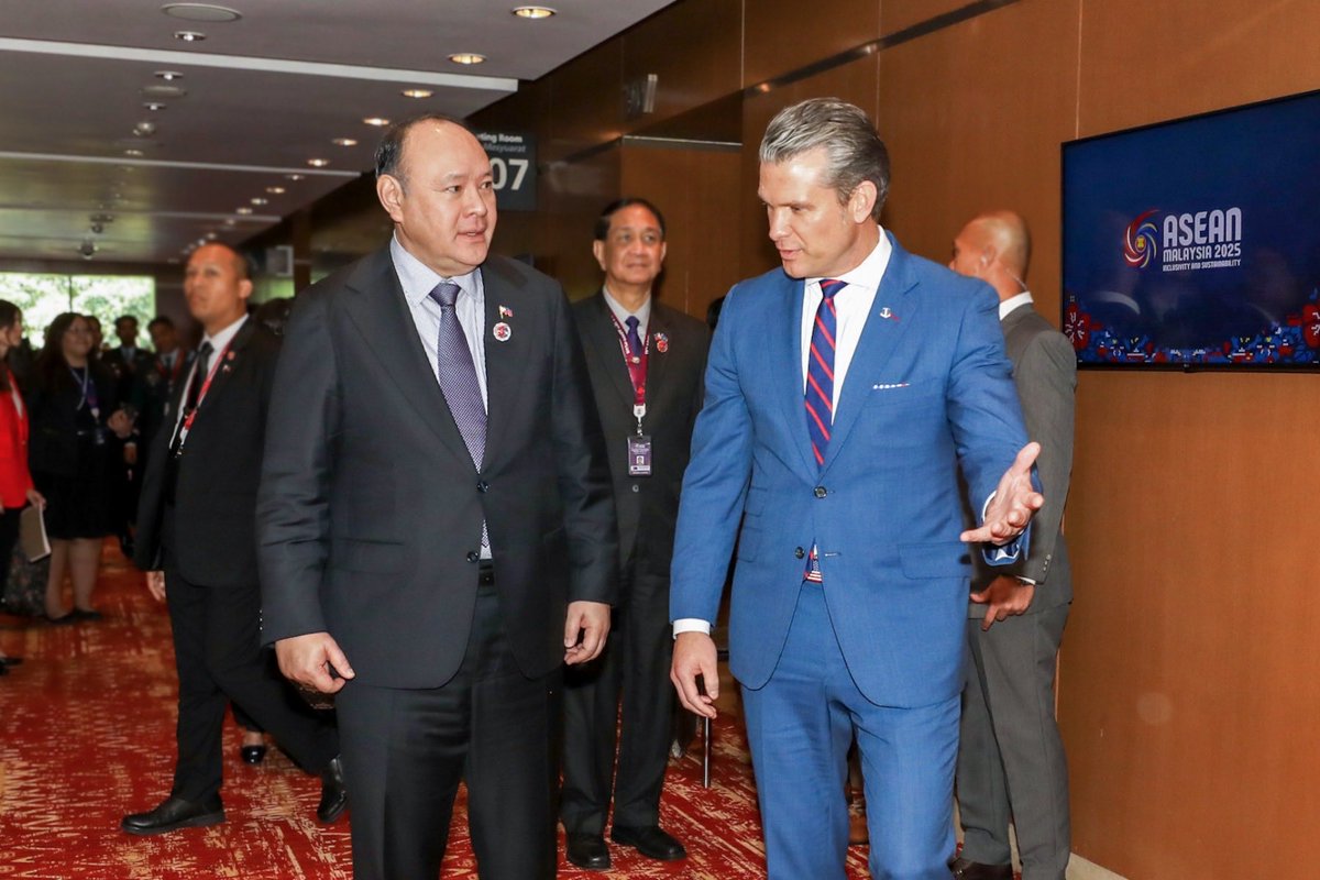 dndphl's tweet image. #DNDPHL Sec. Gilberto C. Teodoro, Jr. and US Secretary of War Pete Hegseth agreed to accelerate the progress of major PH-US defense priorities for the next two years, during their meeting on the sidelines of the 2025 #ADMM &amp;amp; ADMM-Plus in Kuala Lumpur, Malaysia on Friday.