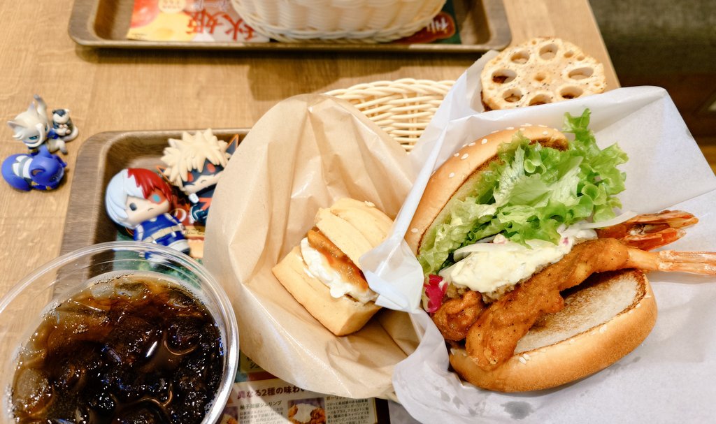 轟焦凍 「フレッシュネスでバーガー食べた すんごいだった満足度が高杉謙信 スコーーーーンも」|いち😷🦊のイラスト