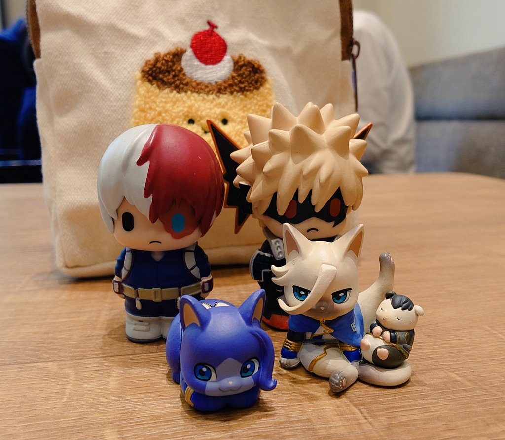 轟焦凍 「フレッシュネスでバーガー食べた すんごいだった満足度が高杉謙信 スコーーーーンも」|いち😷🦊のイラスト