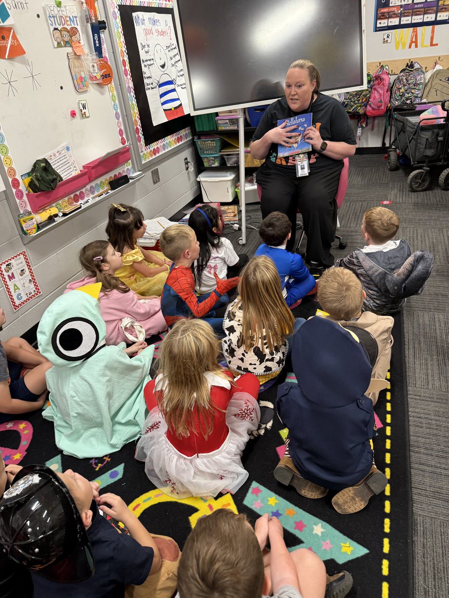 techamys's tweet image. Today’s forecast: giggles, imagination, and a whole lot of heart. 💛
Storytime with @Novel_Effect ➡️ creativity unleashed with @AdobeExpress ➡️ one very happy Innovative Learning Specialist. Thank you Mrs. Evans for being the first “Tech Together with Storer” class! More to come…