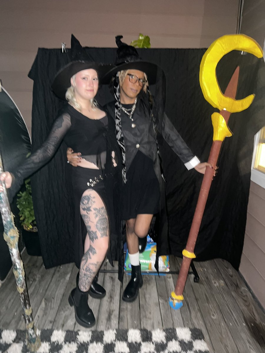juneebug__'s tweet image. lesbian witches