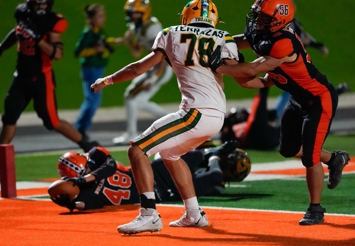 Corbyn Dominguez heads for the end zone and dives over the goal line with a 29-yard pick six.

📸 TJ Palma - Artesia Bulldog Paw Prints