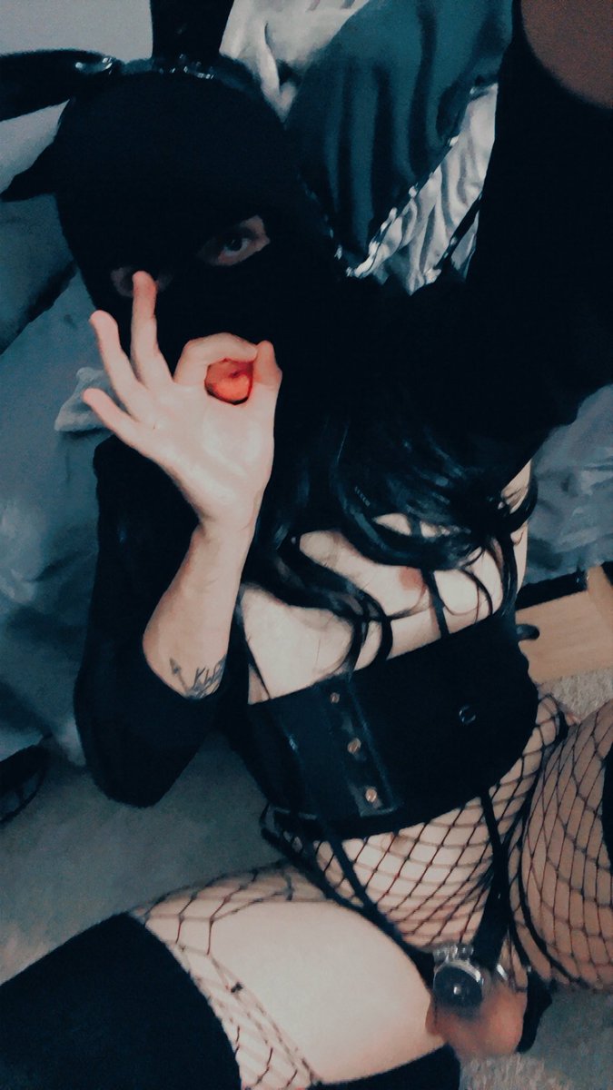 TDaddy95's tweet photo. Locktober did me right we’re finally team flat cage🔐 now send me dick videos plzzz☺️😘
#locktober #sissy #crossdressingfun #femboyfriday #twink #chastitycage https://t.co/q0JOb8lu4o
