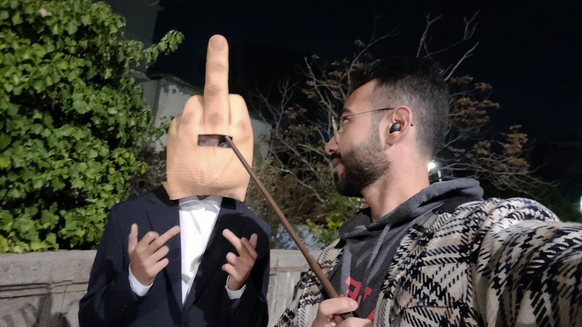 MahdiMoazzenAM's tweet photo. حق و کاربردی ترین کاستومی ک امشب دیدم :)
مثلا میتونی بعد فارغ التحصیلی بپوشیش بری دانشگاه
یا بعد استعفا از شرکت تخمی ک بودی باهاش بری دیدن رییستون
تو جشن موفقیتت همه کسایی که جلو پات سنگ انداختنو دعوت کنی با این بری سخنرانی مراسم

جای بعدیشو شما بگید
#Halloween2025 
#Halloween https://t.co/KbS78vUoQO
