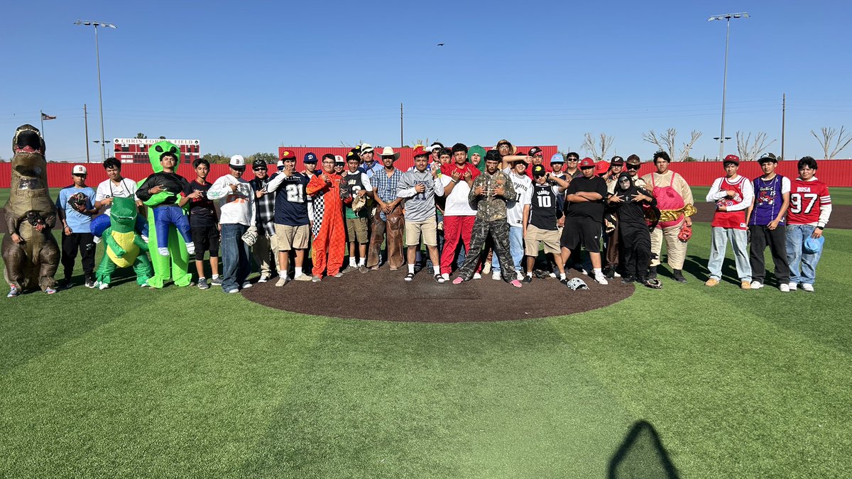 Soco-boys 🤝🏽 Halloween 
<a href="/Jalvarbulldog/">Jose Alvarez</a>