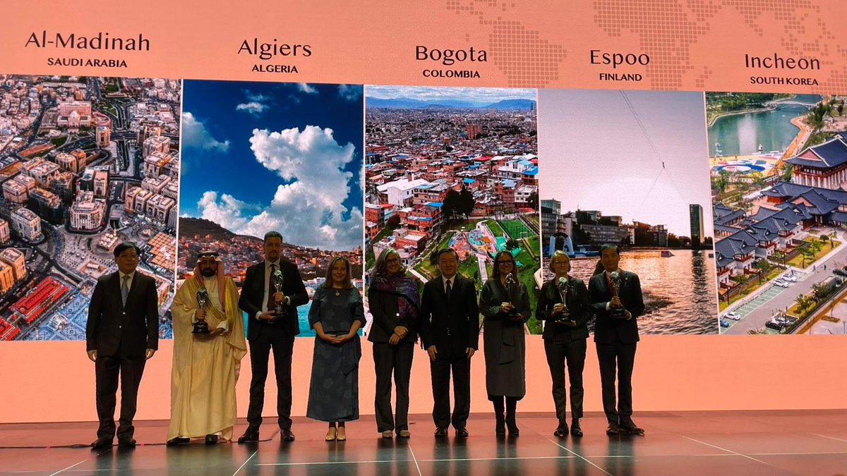 The 2025 #ShanghaiAward Ceremony took center stage during the Global Observance of #WorldCitiesDay in Bogotá 🇨🇴!

Cities, leaders, and partners came together to celebrate progress toward more sustainable, inclusive, and resilient urban futures ✨

🎥webtv.un.org/en/asset/k1k/k…