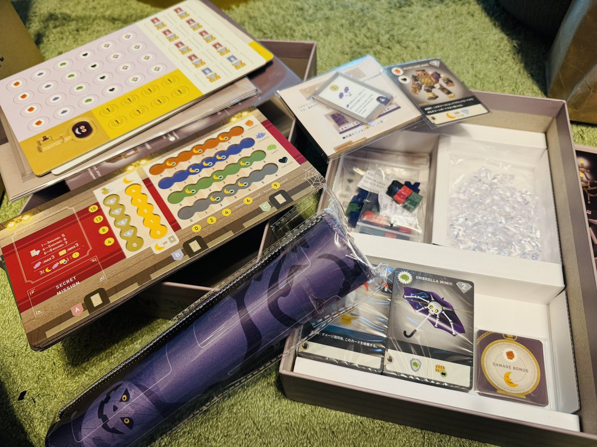 ミミックマンションが届いたので早速開封👻

プレイマットや個人ボードの品質がとても良く、ドローバッグなどの小物も全部かわいい
アップグレードの木ゴマも最高🎲

テストプレイからずっとさせてもらっていたゲームが形になるのは感無量です✨
早く遊んでみたい！

<a href="/SoragameStudio/">ソラガメスタジオ</a>