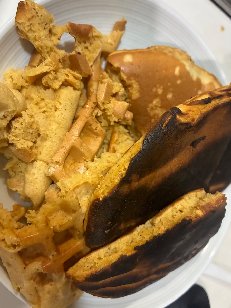 yosuki555's tweet photo. これは先週に破滅したベースパンケーキ https://t.co/pyb5Ch0rVR