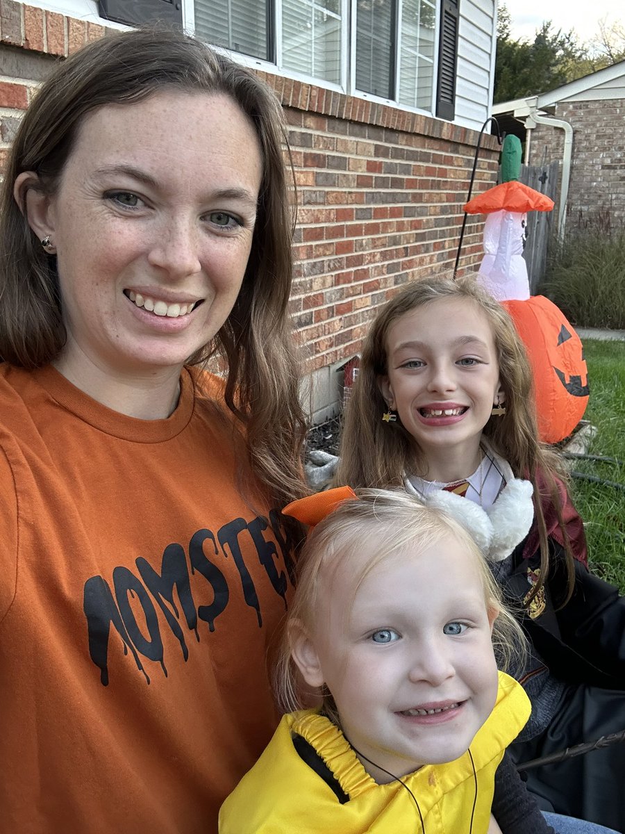 Happy Halloween from my pretty princess and my brilliant Hermione 👑🪄