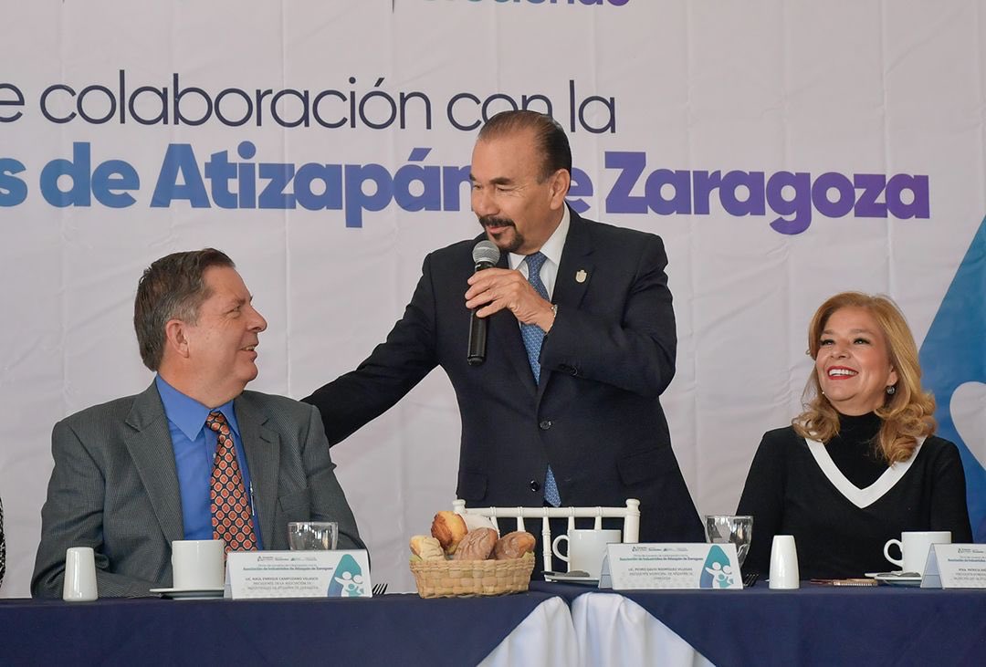 NDP_Noticias's tweet image. 🏗️ ¡Atizapán se conecta con la industria! 💼
El alcalde @Pedro_RVillegas impulsa una alianza estratégica con empresarios para generar empleos y atraer inversiones 🚀🤝

Conoce más ⬇️
🔗 ndpnoticias.com.mx/?p=15270 🌐
#AtizapánProductivo #AlianzaConIndustria #EmpleoLocal