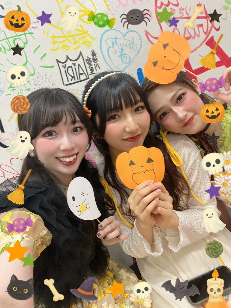 10月も本当にありがとうございました🎃
最後の週はハロウィン前日という事もありりかさんが作ってくださった可愛いアイテムで沢山お写真撮りました👻🤍
11月からは新ポジションも始まったりまた雰囲気の変わった公演をお見せできると思うので楽しみにしていてください✨
#Popnjam_now #PVW_now