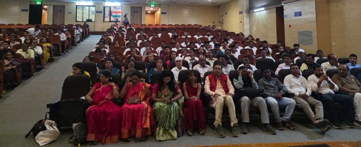 भारतरत्न सरदार वल्लभभाई पटेल हिंदुरत्न पुरस्कार - 2025 चे वितरण ! 

लोहपुरुष सरदार वल्लभभाई पटेल जयंती व राष्ट्रीय एकात्मता दिनाच्या निमित्ताने आयोजित भारतरत्न सरदार वल्लभभाई पटेल हिंदुरत्न पुरस्कार वितरण सोहळ्यास प्रमुख पाहुणी म्हणून उपस्थित राहत सामाजिक क्षेत्रात समर्पित