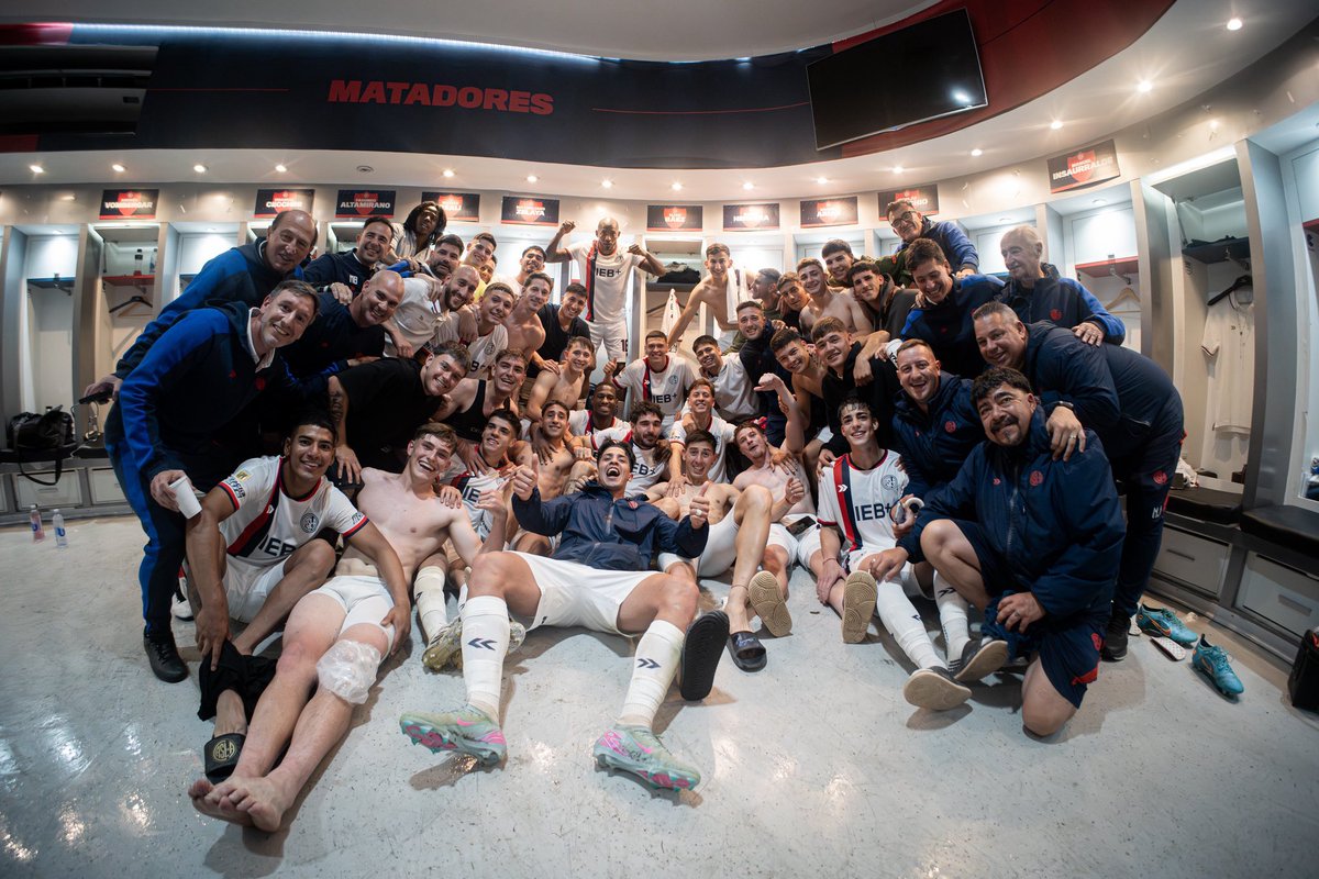 Que orgullo me genera ver un plantel que entiende a la perfección dónde está más allá del contexto. 

#SanLorenzo es GIGANTE y lo van a poner de pie la gente y los jugadores.
