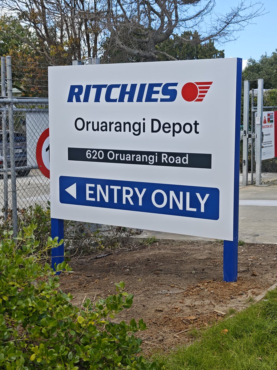 EI9KC's tweet photo. @NZTransitBuzz Brand new sign at the entrance of Oruarangi Rd depot https://t.co/2WvqON7pvs