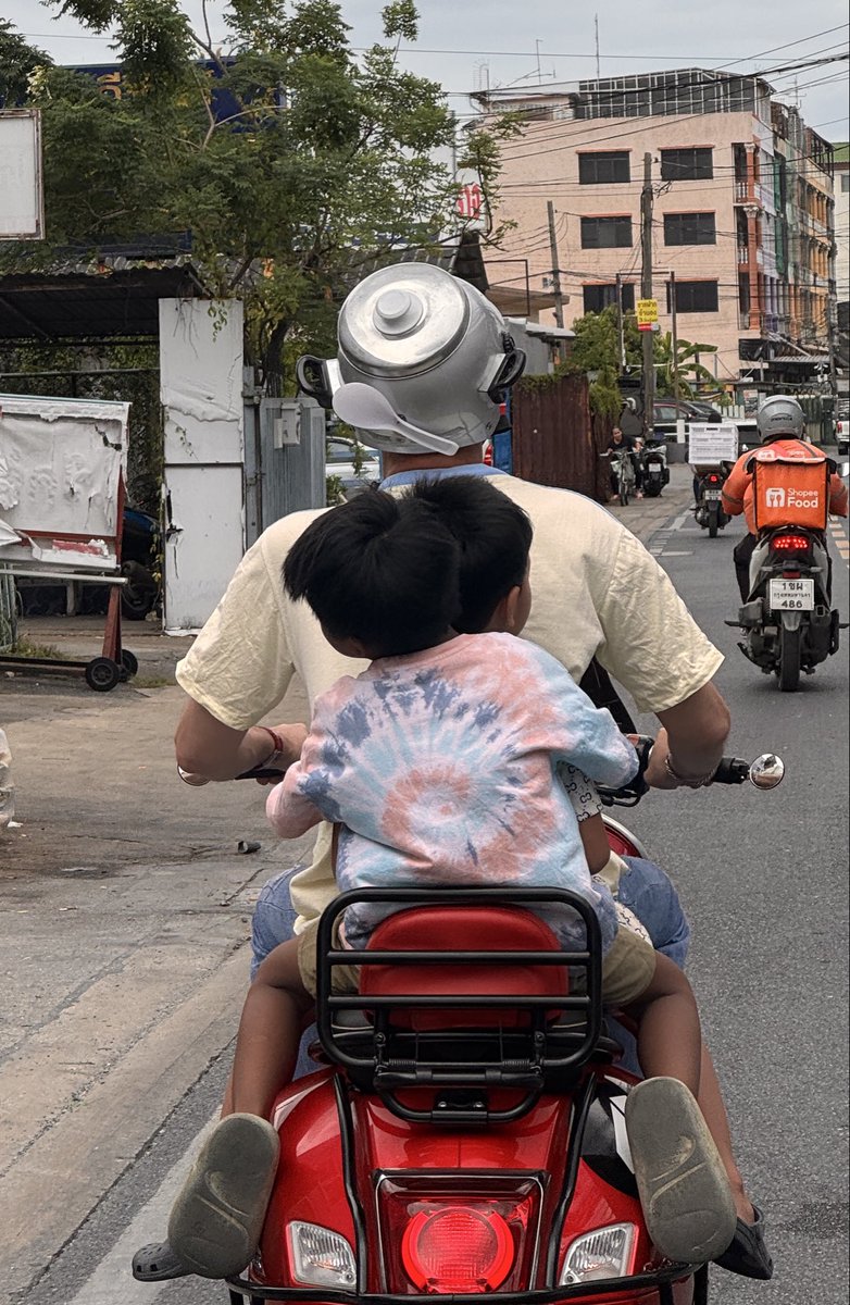 TheGarudaBear's tweet photo. Only in Thailand 🇹🇭

Where helmets can be rice cookers, traffic rules are more like suggestions, and somehow it all just works.

You see moments like this every day and can’t help but laugh. It’s part of the magic of living here.

People find solutions with creativity, humour and zero stress. There is a freedom in that that most of us lost a long time ago.

Life here reminds you not to overthink things. It doesn’t have to be perfect to be brilliant.

Thailand runs on smiles, sunshine and resourcefulness. And honestly, I wouldn’t have it any other way.