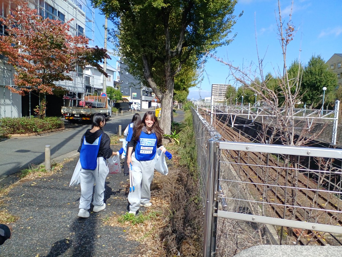 uminohi_aichi's tweet image. 日本財団 海と日本プロジェクト スポGOMI甲子園 愛知県大会🚮終戦80年という事で当時空襲にあったこのエリアに会社を置く三菱電機名古屋製作所様に場所をお貸しいただき開催✨10チームが参加してくれました🧑‍🤝‍🧑#spogomi