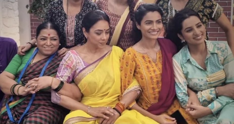 swetamona14's tweet photo. @KalraRomesh @TheRupali  if #AnukiToli is not with #Anupamaa &amp;their track ended,its again 1 of the worst decisions.These ladies where so lively &amp;their onscreen presence,their love fr Anu was so pure,we connected more than #Raahi 
plz let them b part of Anu’s jorny #RupaliGanguly https://t.co/MYJ8fOBK5u