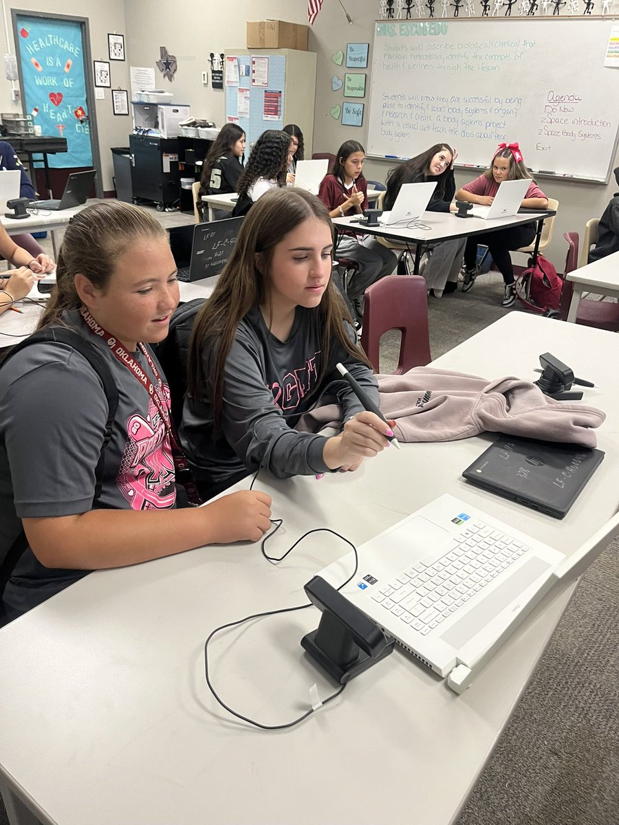 McMisd's tweet photo. 9th Health Science students learning about body systems using the zSpace virtual reality computers!🫁🫀🧠@MISD_CTE https://t.co/x8F9zcRmns