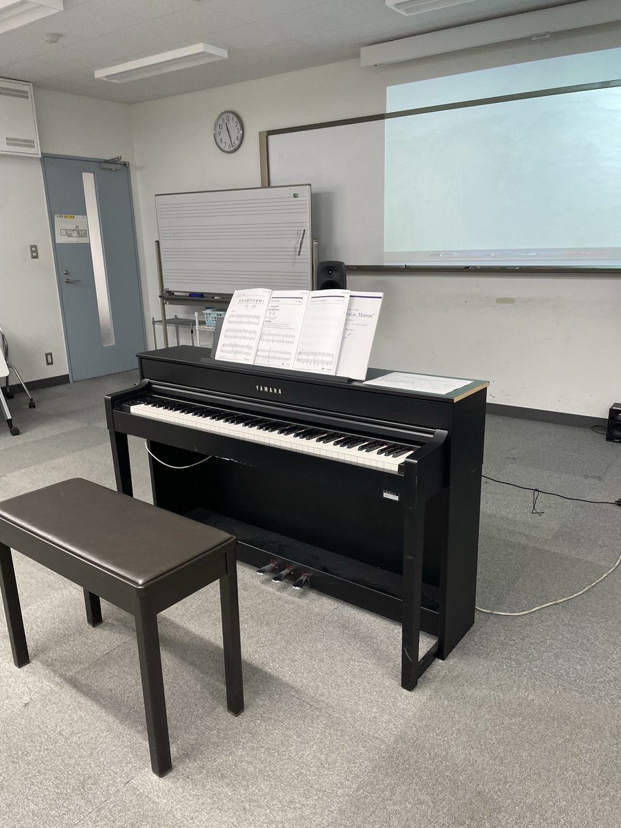 MIC_NUART's tweet image. 🚀2025日芸祭 企画紹介🚀

『 音と映像の共感覚的インタラクション
－音を視る体験－』         

📍南棟5階PCルーム

電子ピアノの演奏データをもとに、
TouchDesignerで映像をリアルタイムに生成する体験型展示です。
演奏者と鑑賞者がともに「音を視る」感覚を共有する時間を体験できます。