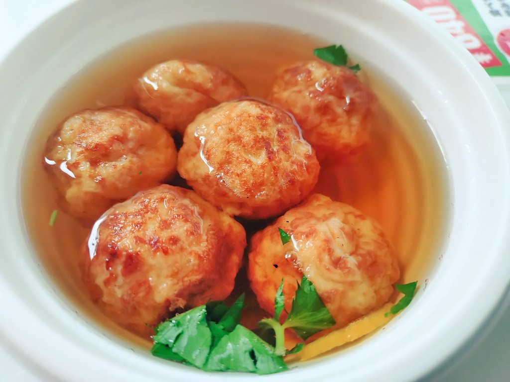 ホテルの近くのたこ焼き屋さんで
まずはランチでーす🐙

いか焼き食べたくてググったら
ここにたどり着いた☺️

ちゃぷちゃぷ🤣
明石焼きっぽくて好き👍

大阪くいだおれ！
スタート💚

#道頓堀赤鬼