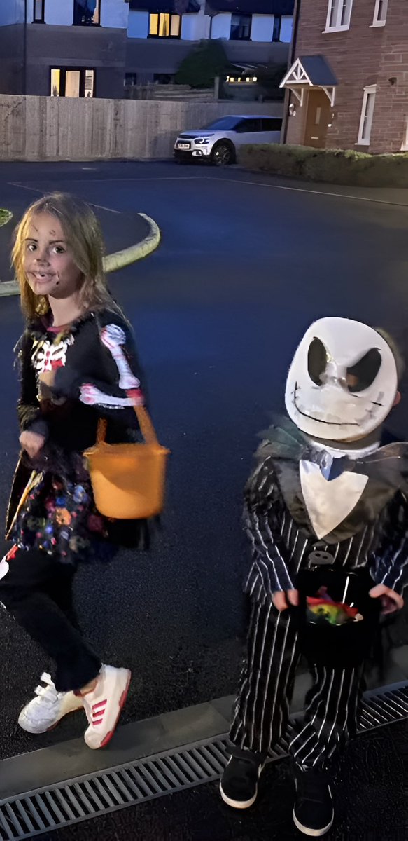 Halloween with my daughters. #Halloween