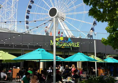 eVisitorGuide's tweet image. A fun #FamilyFriendly spot on @NavyPier is #JimmyBuffett's @Margaritaville! Enjoy a laid-back island vibe w/great food, drink & lake views! evisitorguide.com/chicago/brochu…
#Chicago #travel #budgettravel #dining #sightseeing #NavyPier #margaritas #cheeseburger #margaritaville