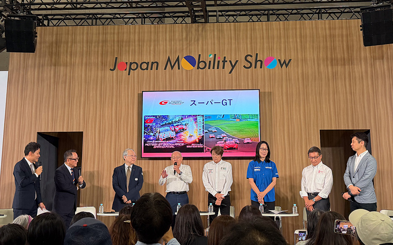 日米友好をモータースポーツからも NASCARがスーパー耐久最終戦富士に6台参加 モリゾウことSTMO理事… car.watch.impress.co.jp/docs/event_rep… #JMS2025 #NASCAR #豊田章男 #クルマをニッポンの文化に