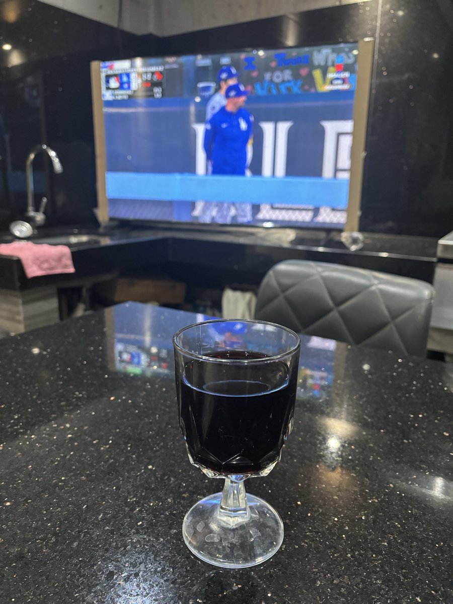 erubielfdz's tweet photo. #lacasadelbeisbol Salud!! https://t.co/euoX9iprXO