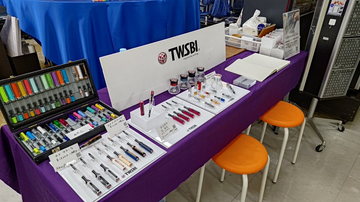 神戸三宮ナガサワ文具センター 本店様エスカレーター前にて、
ツイスビーC＆Cイベント開催しております。
ツイスビーのこと、何でも聞いていただけます。
本日17時まで