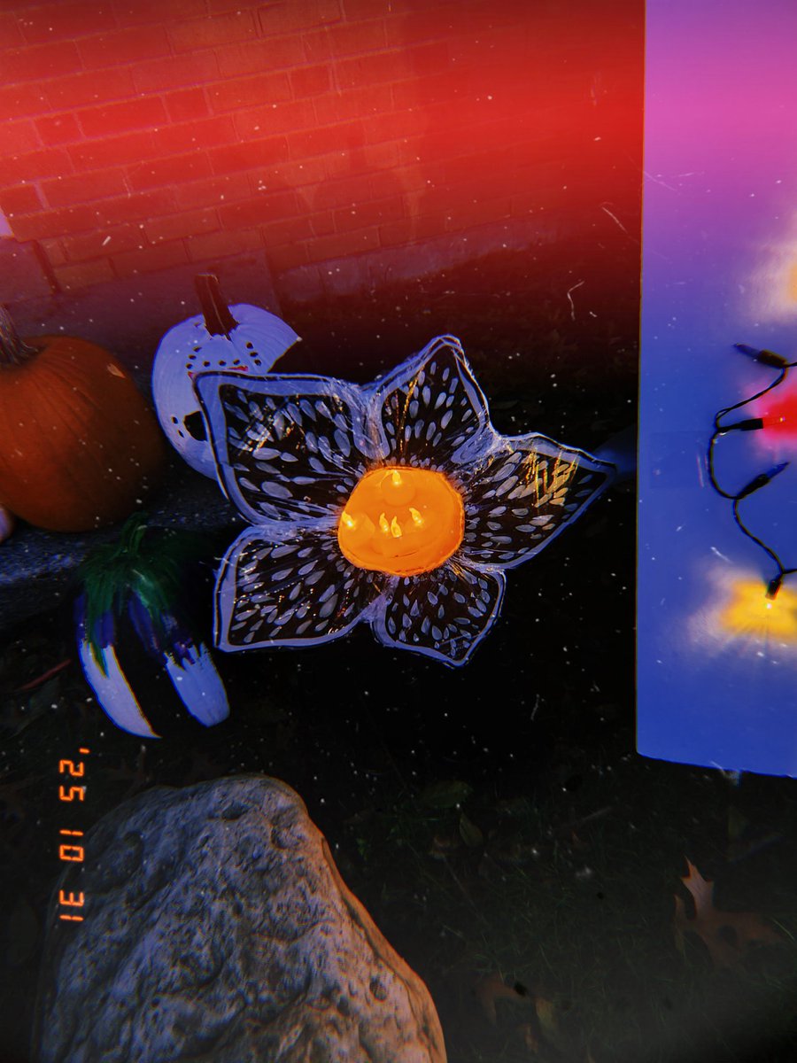 krisserr's tweet photo. #HappyHalloween #StrangerThings https://t.co/dx8MMhZKoR