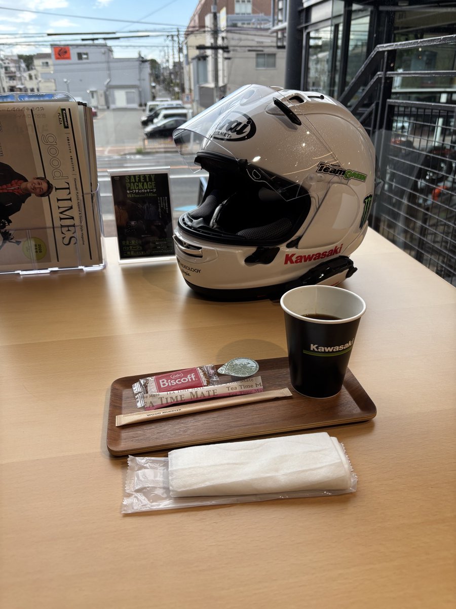 z1000_tm's tweet photo. オイル交換中 https://t.co/s8SPL7bAOE