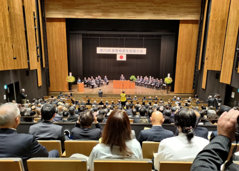 高市総理は、所信表明演説の中で、結局、「障害者」について一言も触れることはありませんでした。前任の石破さんは、2025年の10月と11月の所信表明演説、それに2025年1月の施政方針演説においても、必ず「障害者」や「障害のある方」という言葉を用いて、共生社会の実現を目指す旨、