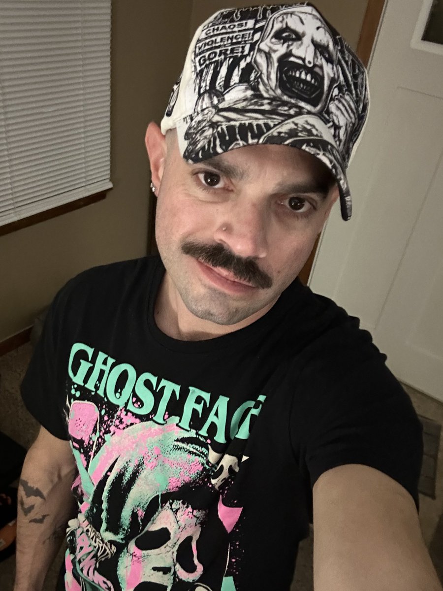 I hope y’all had an awesome Halloween! I spent the evening at my moms scaring trick or treaters. They thought I was just a yard decoration. Don’t worry, I wasn’t too hard on them😂🎃👻🖤