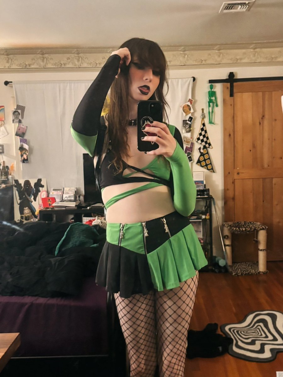 I’m like shego if she did poppers and liked techno