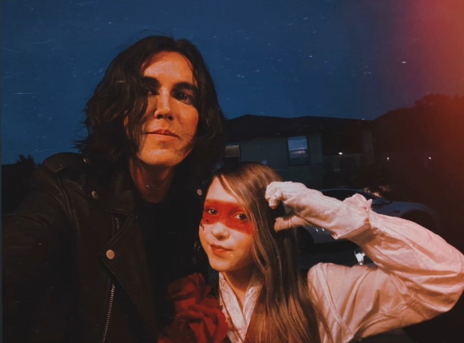 FOFOS DEMAIS!!! 
Copeland arrasando vestida de Ryan Ross nesse halloween 🎃✨️

Kellin Quinn || Instagram storys