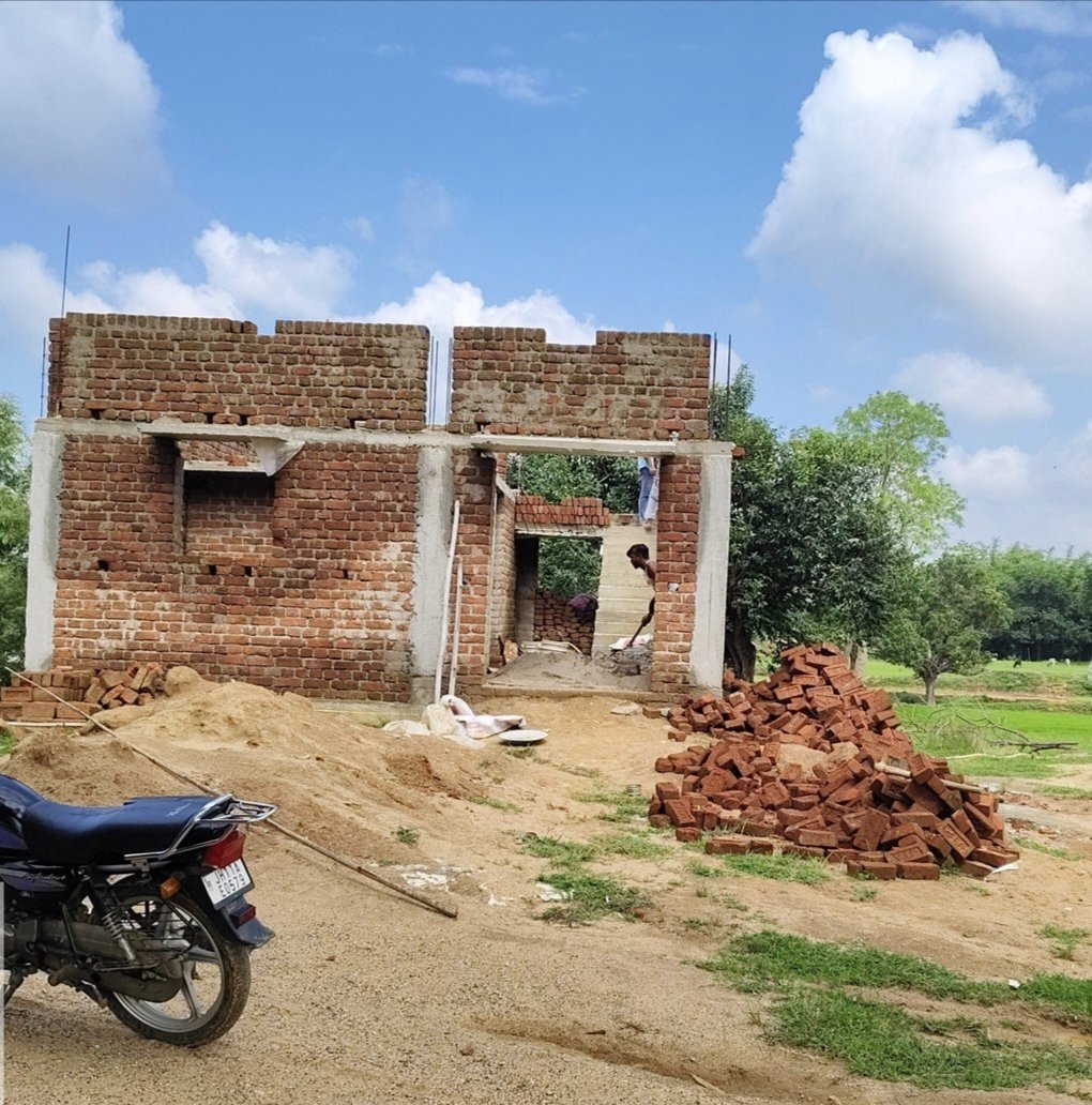 JakirAn65340144's tweet image. देवरी
2023-24 में लाभुक को अम्बेडकर आवास योजना का लाभ मिला था लेकिन प्रखंड कर्मियों की लापरवाही देखिए अभी तक दूसरी किस्त की राशि नहीं मिल पाई है लाभुक को।
दूसरी किस्त की इंतजार में इनकी ढलाई रुकी हुई है।
@HemantSorenJMM @DipikaPS @prdjharkhand @OraonNesha @GiridihDc @DproGiridih