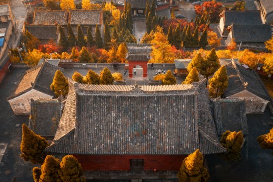 Thisisweinan's tweet photo. 🍂 Autumn deepens, frost kisses the leaves, and Hancheng turns into poetry itself.
When the wind chills and fallen leaves line the stone steps—can you hear the call? 🍁
This autumn, find warmth and stories in timeless Hancheng. 💛
#Hancheng #AutumnInChina #TravelAsia https://t.co/9Lxt7DJaL0