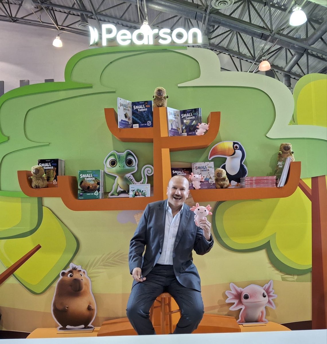 MEXTESOL is being held at Veracruz. Pearson’s booth turned out to be the most beautifully designed. The perfect frame for our new series Tiny and Small Big Things.