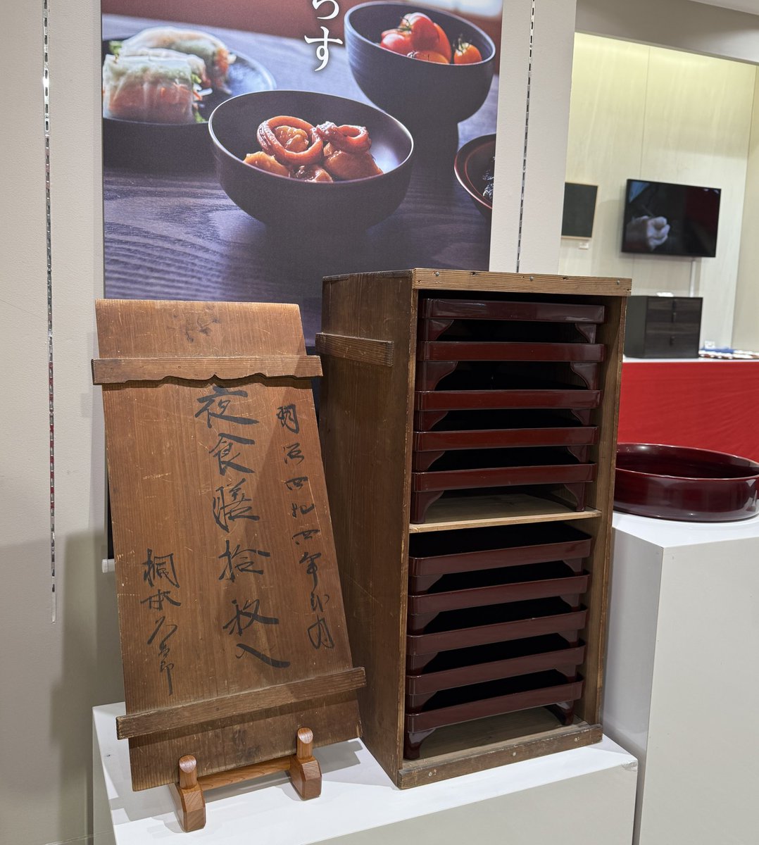 ビンテージ 剛健さと芸術性を兼ね備え、木質の美しさが際立つトラの