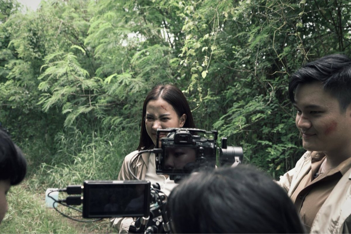 Gunzerie's tweet photo. เบื้องหลังเพียงเศษเสี้ยว...ของบางสิ่งที่กำลังจะเกิดขึ้น

Behind the scenes — just a fragment of what’s about to unfold.

gunzerie. coming soon.

#gunzerie #bts #filmmaking #cinematic https://t.co/Ia6HaFbTgT