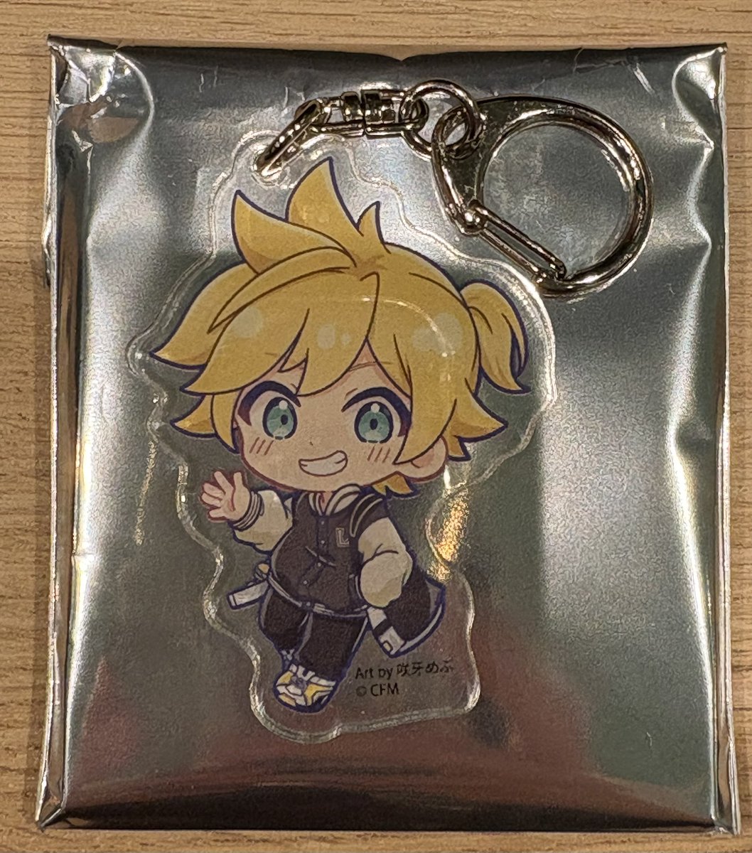 【交換】ピアプロ カメラのキタムラ　缶バッジ　アクキー

譲:アクキー：鏡音レン
     缶バッチ：KAITO

求:アクキー、缶バッチ　初音ミク

現地または都内手渡し、郵送交換も可です。
お気軽にお声掛け下さい。
よろしくお願い致します。