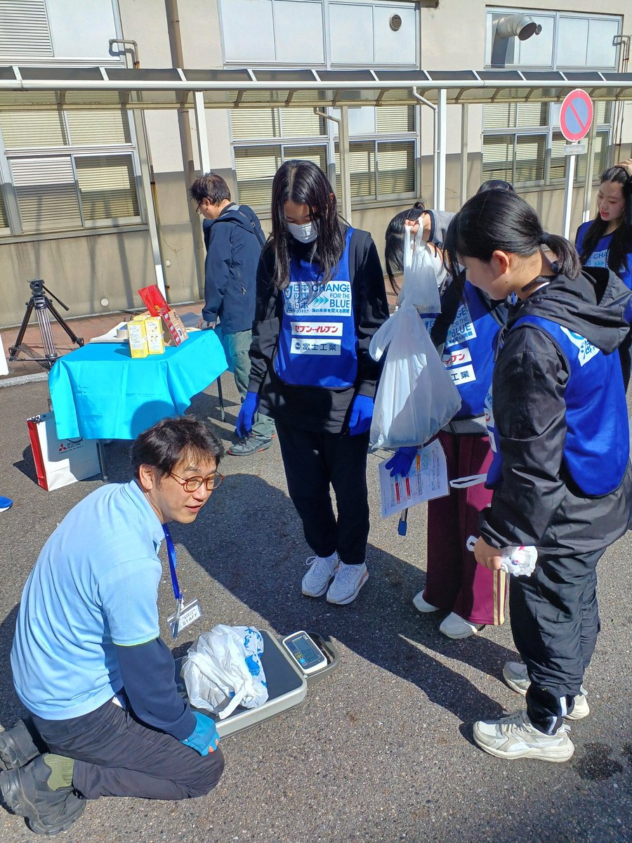 uminohi_aichi's tweet image. 全チーム戻って来たので、分別・軽量タイム⌛草むらに入ってごみを探してくれた形跡→くっつき虫‼️#spogomi